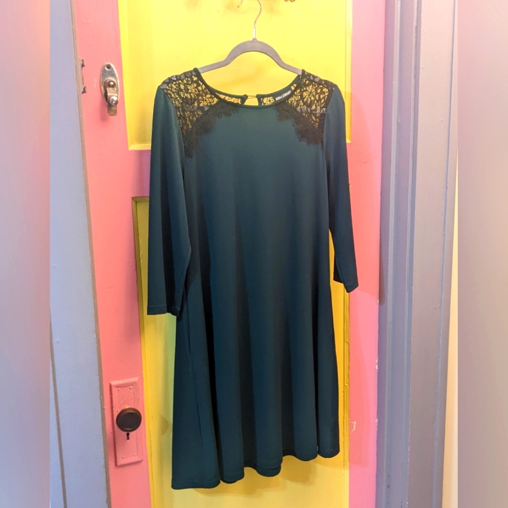 Dark green and black lace flowy mid-length dress with 3/4 length sleeve